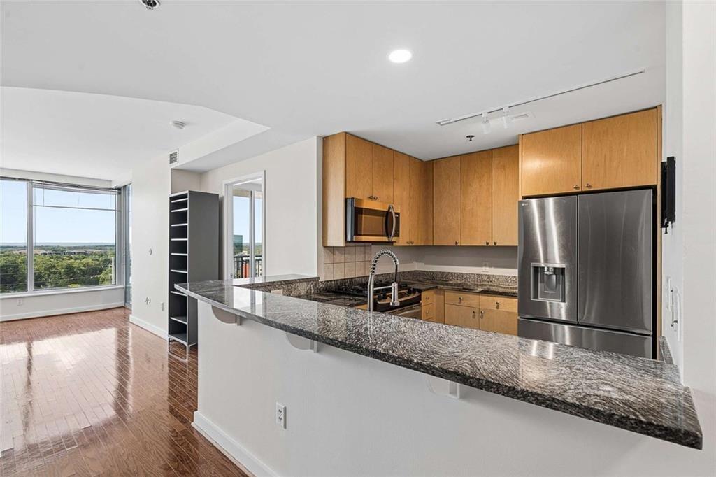 3338 Peachtree Road NE 1810