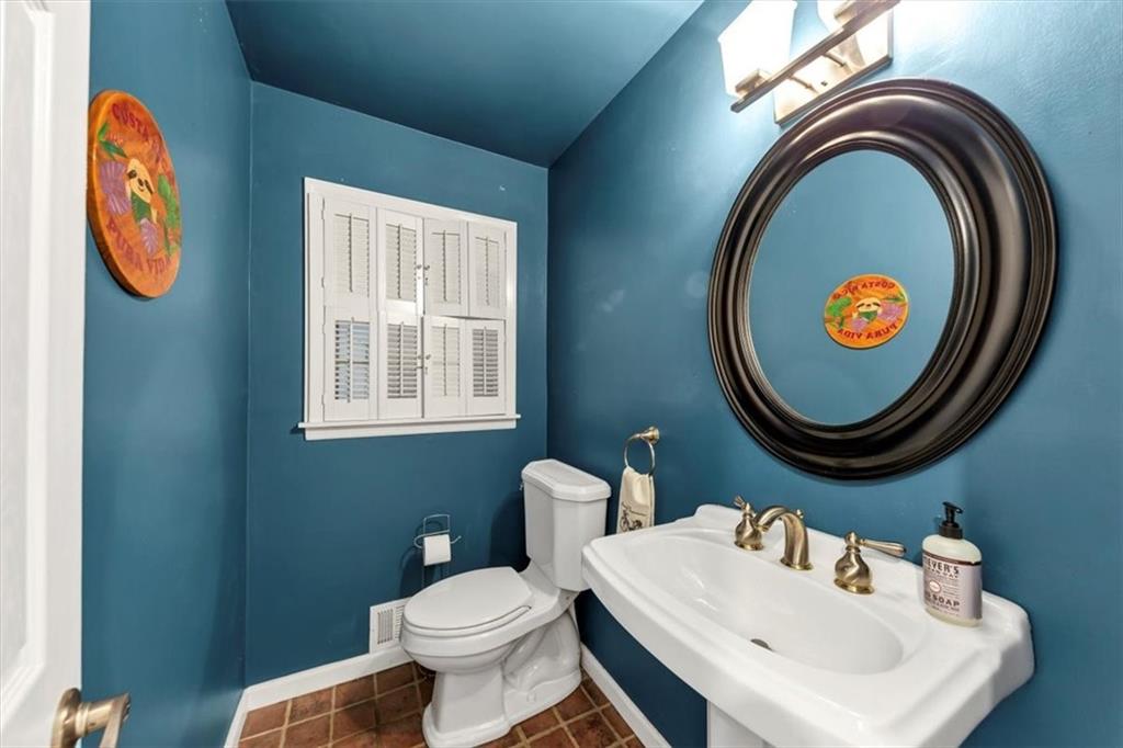 330 Knoll Woods Drive, Roswell, Georgia image 29