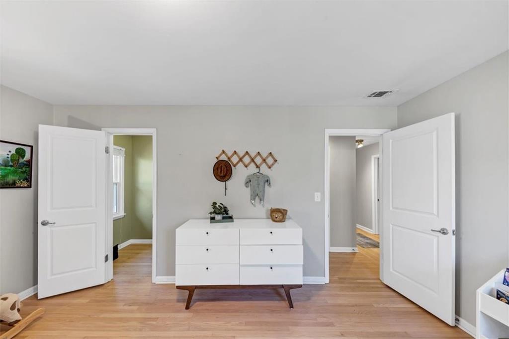 330 Knoll Woods Drive, Roswell, Georgia image 32