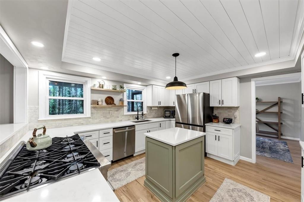 330 Knoll Woods Drive, Roswell, Georgia image 20