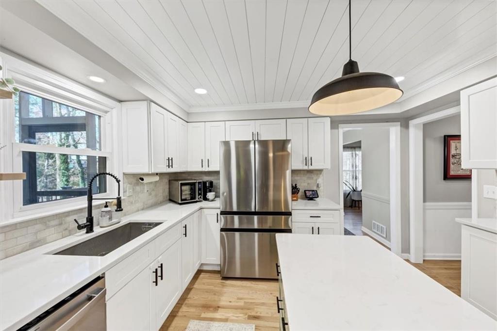 330 Knoll Woods Drive, Roswell, Georgia image 17