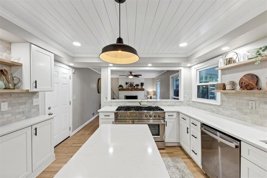 330 Knoll Woods Drive, Roswell, Georgia image 15