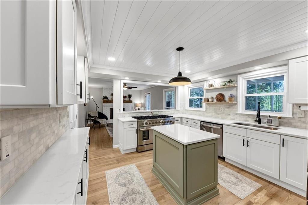 330 Knoll Woods Drive, Roswell, Georgia image 14