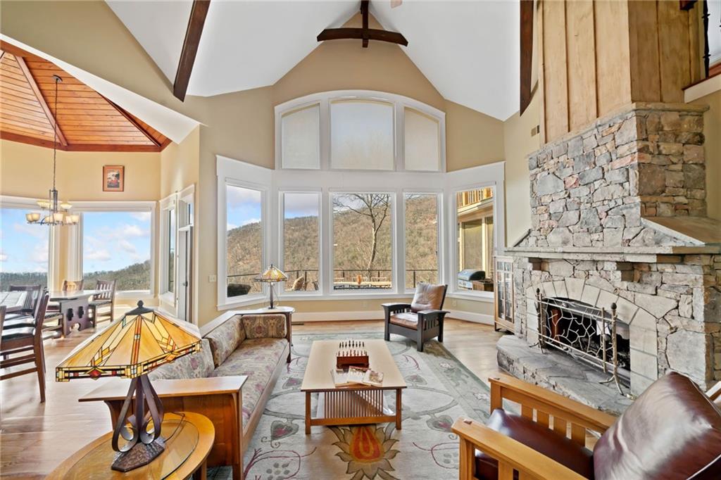 1043 Deer Run Ridge