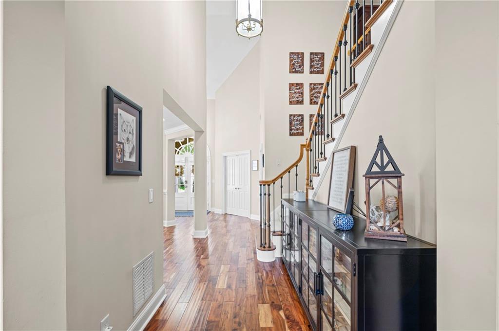 3200 Windsor Lake Drive NE