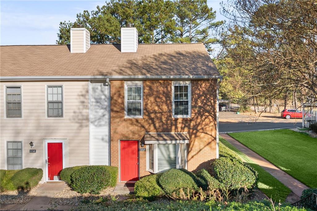 Discover your next rental home at the sought-after location of Holcomb Crossing subdivision. This beautifully renovated two-level townhome boasts 2 bedrooms, 2 full bathrooms, and one half-bathroom, offering both comfort and convenience in the heart of Roswell. With its modern updates and new appliances, this property promises an effortless blend of functionality and style.
The townhome's thoughtful layout features spacious living areas that are flooded with natural light, creating warm and inviting spaces for both relaxing and entertaining. The new appliances in the kitchen are not just about style; they represent the latest in efficiency and convenience, making cooking and daily life a breeze.
Upstairs, the bedrooms offer tranquil retreats with ample closet space and beautifully appointed bathrooms, ensuring privacy and comfort for all occupants. The additional half-bathroom on the main level adds convenience for guests and busy mornings alike. There is a community pool that is just across the parking lot from the unit.
Situated in a prime location, this property offers unparalleled access to major roadways such as GA400 and Holcomb Bridge Rd, making commutes and travel effortless. You'll find yourself minutes away from a wide array of shopping options, catering to all your needs from groceries to fashion. The area is served by top-rated schools, providing excellent educational opportunities for families.
For those who cherish local charm and community, the historic Canton Street in Roswell is a stone's throw away. Canton Street is renowned for its vibrant atmosphere, featuring an eclectic mix of dining, shopping, and entertainment options set within picturesque surroundings. Whether you're in the mood for a gourmet meal, unique boutique shopping, or simply a leisurely stroll amidst beautiful architecture, Canton Street has something for everyone.
This townhome represents a perfect blend of modern living, convenience, and local charm. Whether you're a young professional seeking a stylish living space close to the city's hustle and bustle, or a family looking for a cozy home in a friendly community, this Townhome offers an exceptional living experience in desirable Roswell, GA. Don't miss the opportunity to make it yours!