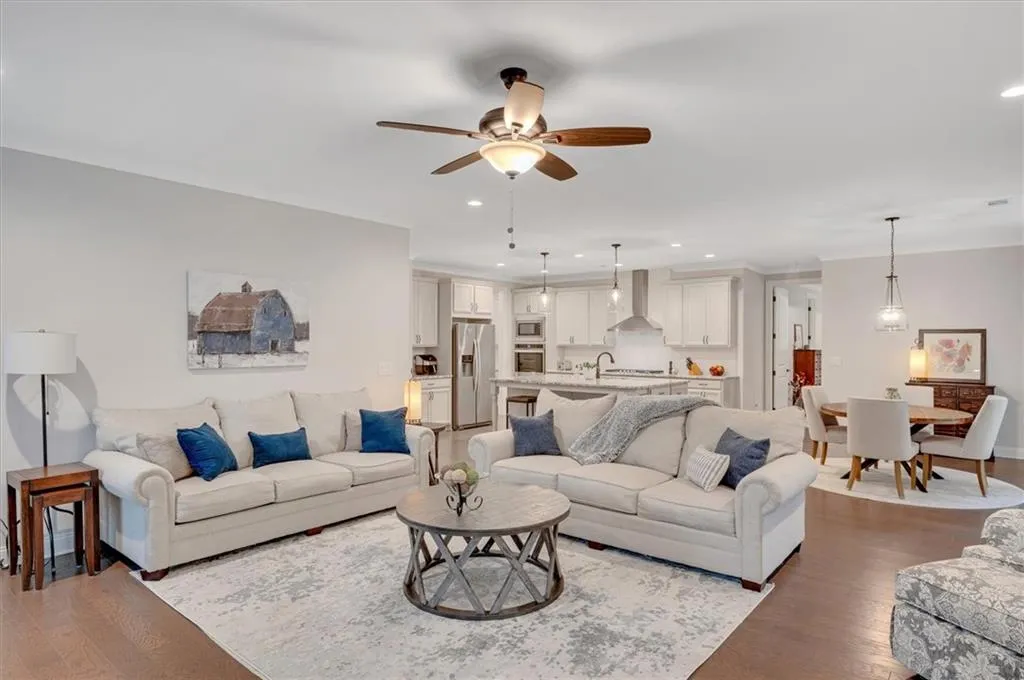 Acworth, Georgia 30101, United States, 3 Bedrooms Bedrooms, ,4 BathroomsBathrooms,Residential,Active,104702