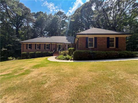 Homes For Sale - 120 Oxford Lane<br/> Fayetteville, GA 30215