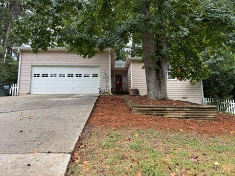 Homes For Sale - 2978 Trotters View Way<br/> Snellville, GA 30039