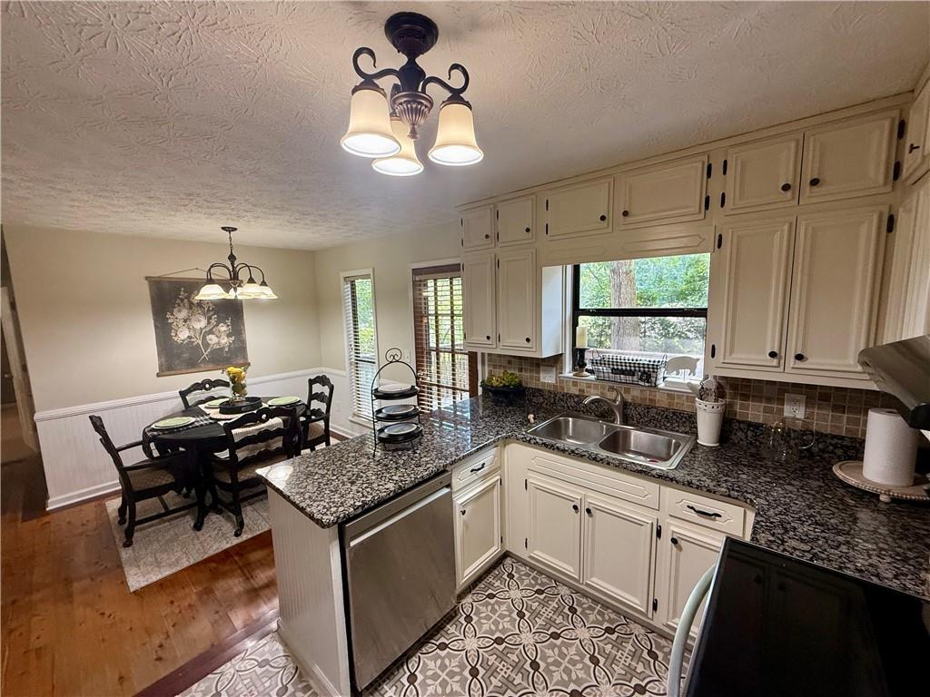 8327 Commanche Court