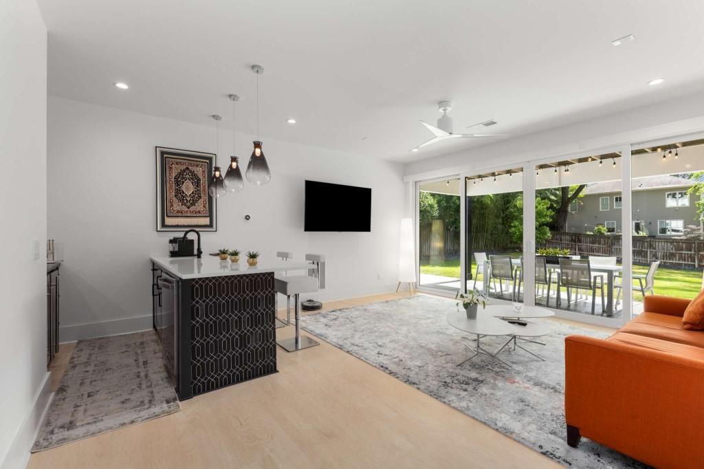2385 Nesbitt Drive