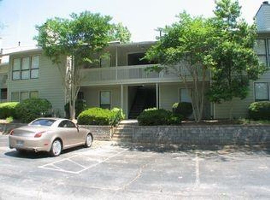 Spacious East Cobb Condo in an AWARD WINNING SCHOOL DISTRICT (Sope Creek Elementary, Dickerson Middle, Walton High School).  Great Location 10 minutes to I-285, 20 minutes to Sandy Springs Marta, quiet area close to all shopping (Parkaire Landing, Avenue, Merchants Walk).  Roommate floor plan with walk-in closets,  sunroom (office), balcony, and fireplace.  

Rent includes water, garbage collection, and use of community pool/tennis