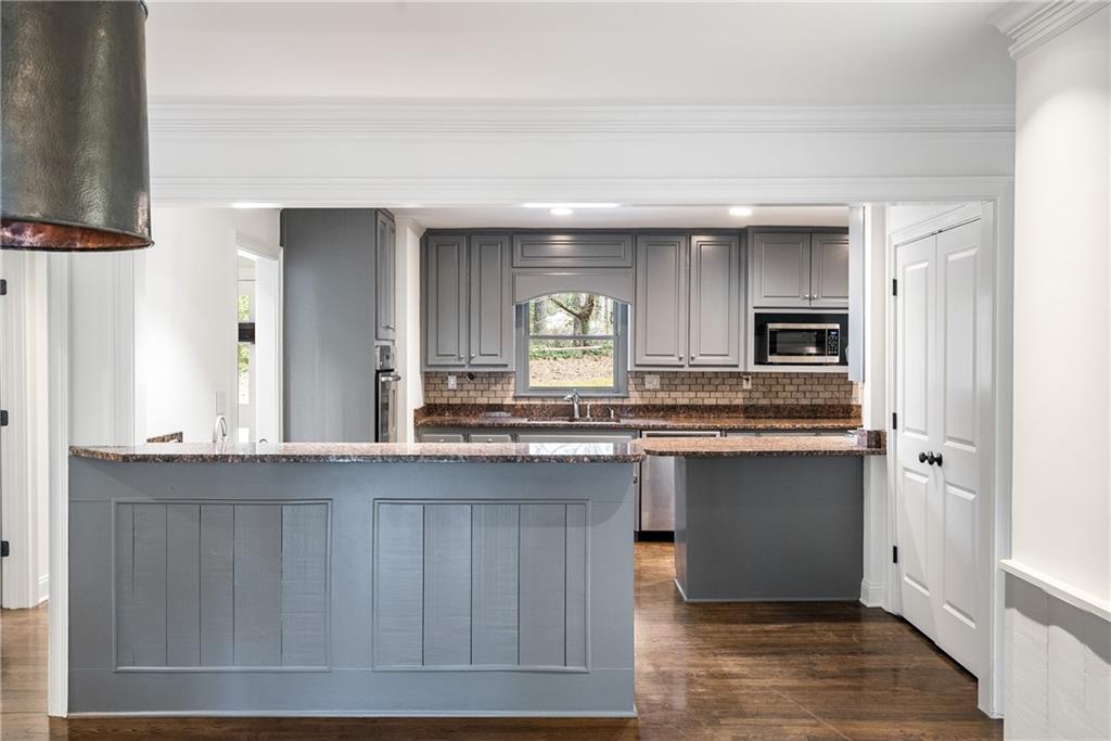 2468 Ridgeway Drive, Atlanta, Georgia image 9