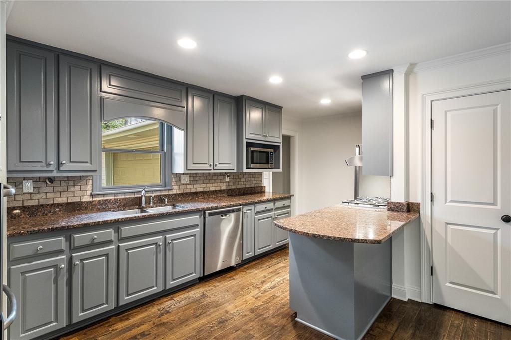 2468 Ridgeway Drive, Atlanta, Georgia image 10