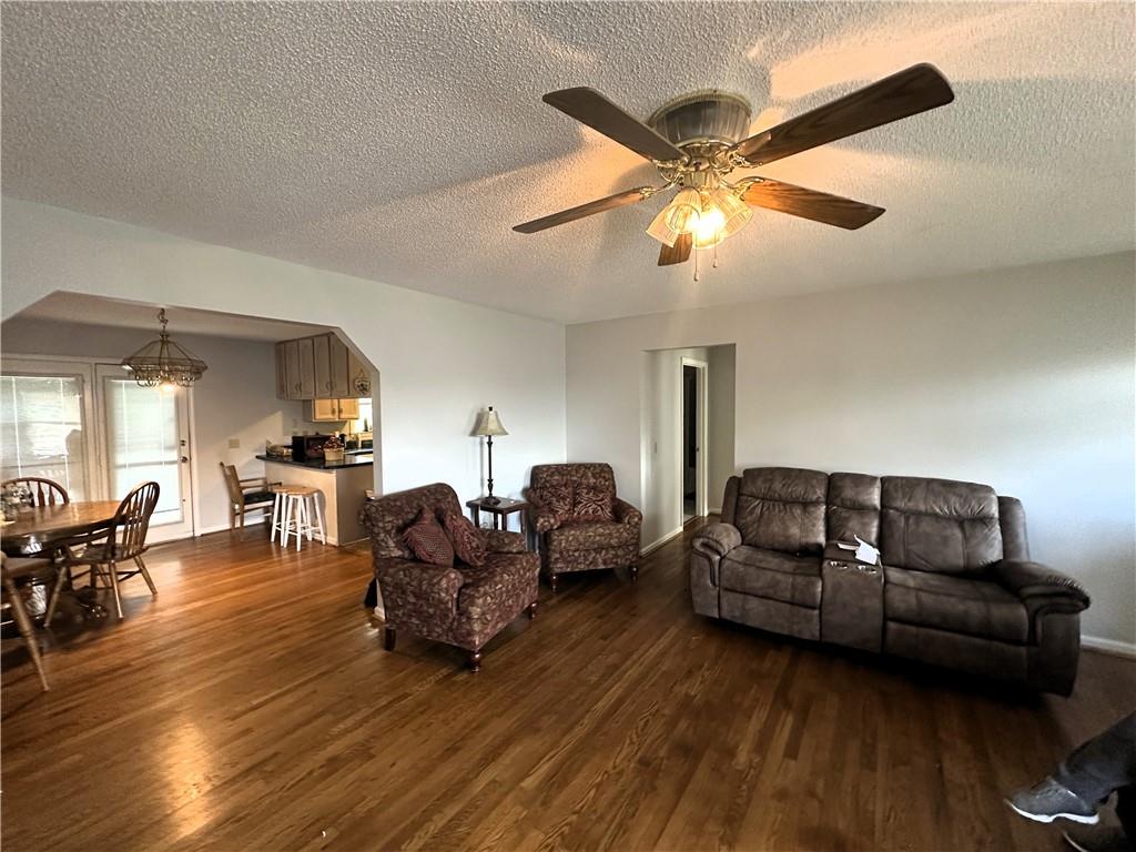 102 Lindsey Court NE