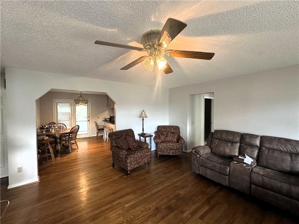 102 Lindsey Court NE