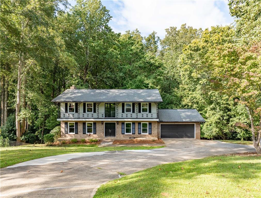 Nestled on a peaceful cul-de-sac in Gainesville, this beautiful 4-bedroom, 2.5-bath home offers the perfect blend of comfort, convenience, and location. Just minutes from downtown and close to Longwood Park on Lake Lanier, you’ll enjoy easy access to recreation, dining, and entertainment—all within a top-rated school district.
Inside, you’ll find hardwood floors throughout, creating a warm and inviting atmosphere. The spacious layout features a bright living area, a functional kitchen, and four generously sized bedrooms. The private backyard is ideal for relaxing, entertaining, or simply enjoying the quiet surroundings.
Additional highlights include a 2-car garage and the convenience of two full bathrooms plus a half bath. Whether you’re looking for a friendly neighborhood or a peaceful retreat near downtown Gainesville and Lake Lanier, this home checks every box.