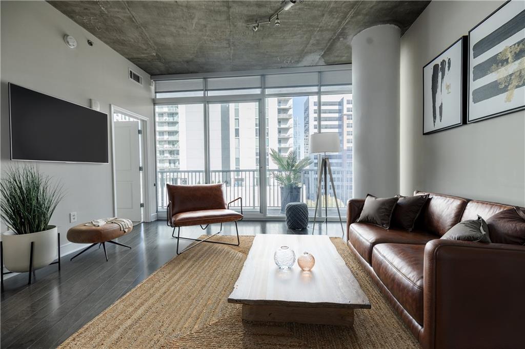 44 PEACHTREE Place NE 1030