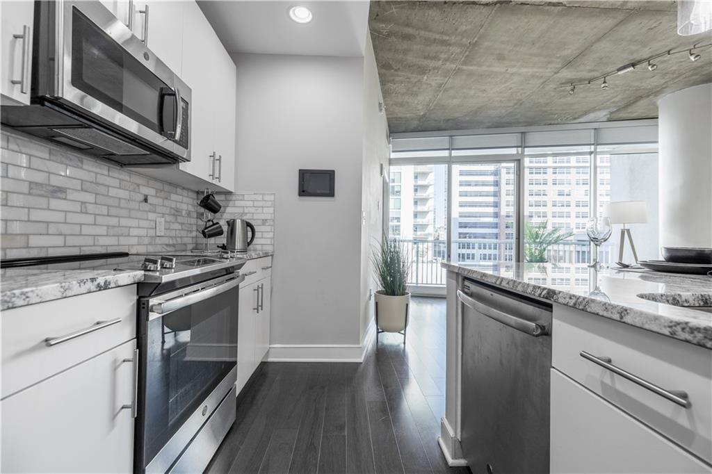 44 PEACHTREE Place NE 1030