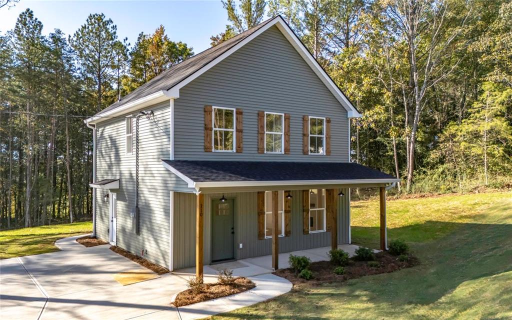 110 Mulberry Lane SE