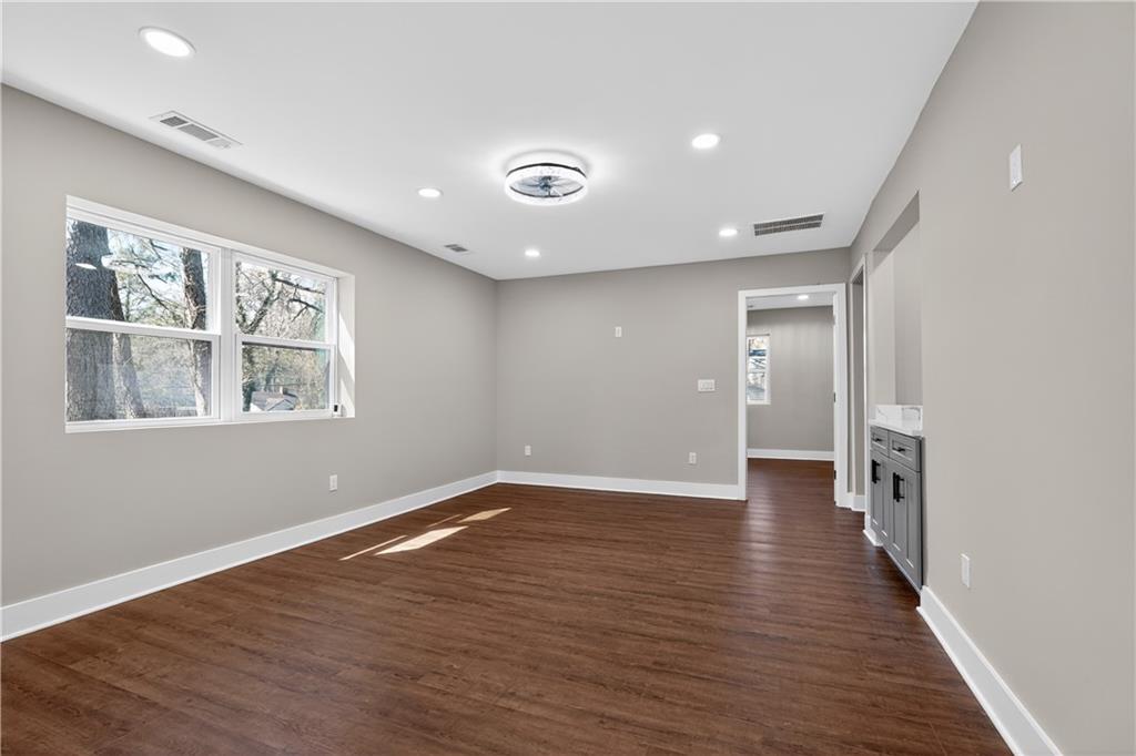 1528 Willowbrook Drive SW