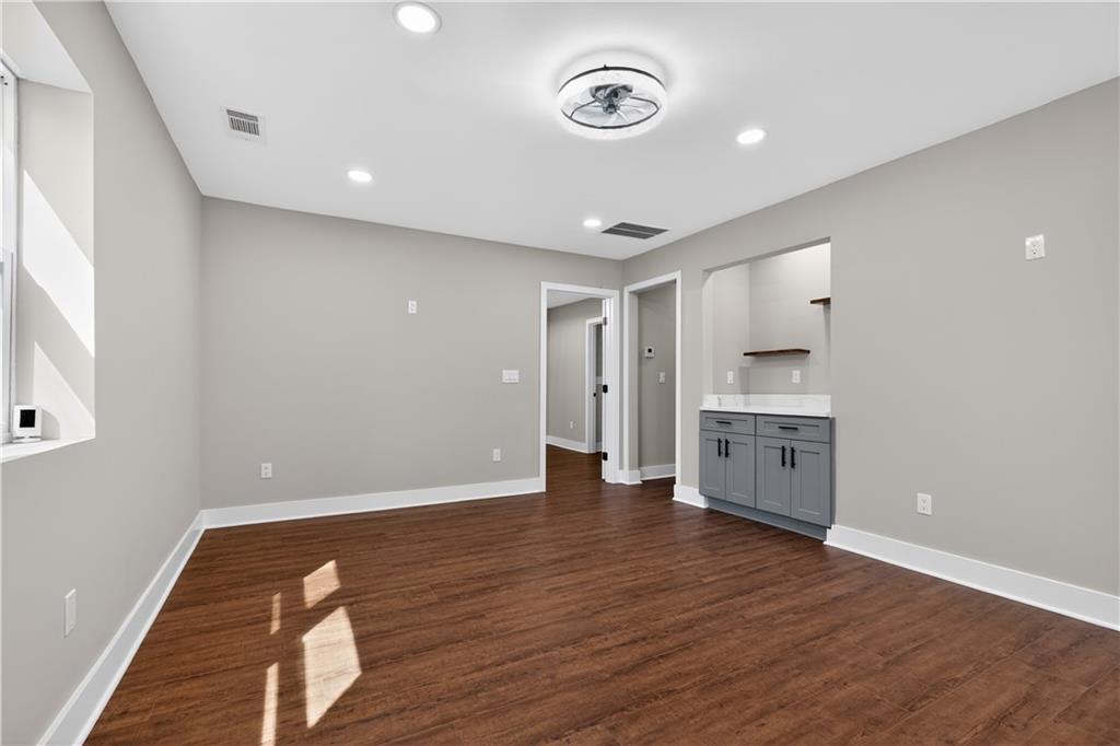 1528 Willowbrook Drive SW