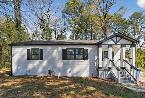Homes For Sale - 1528 Willowbrook Drive<br/> Atlanta, GA 30311