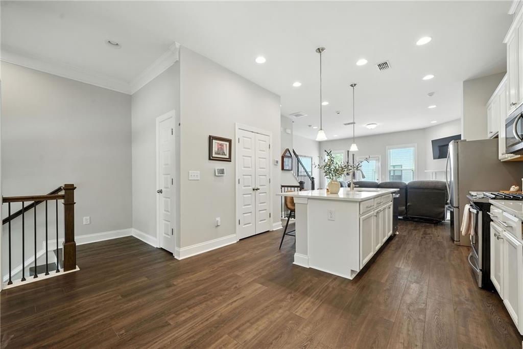 705 Bismark Road NE
