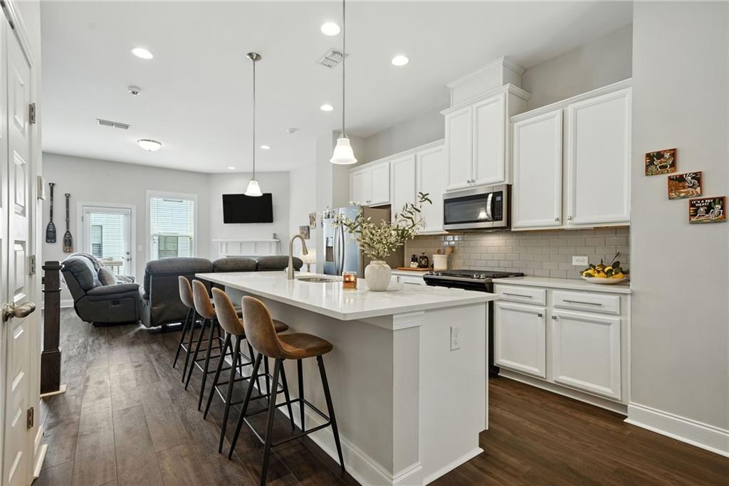 705 Bismark Road NE