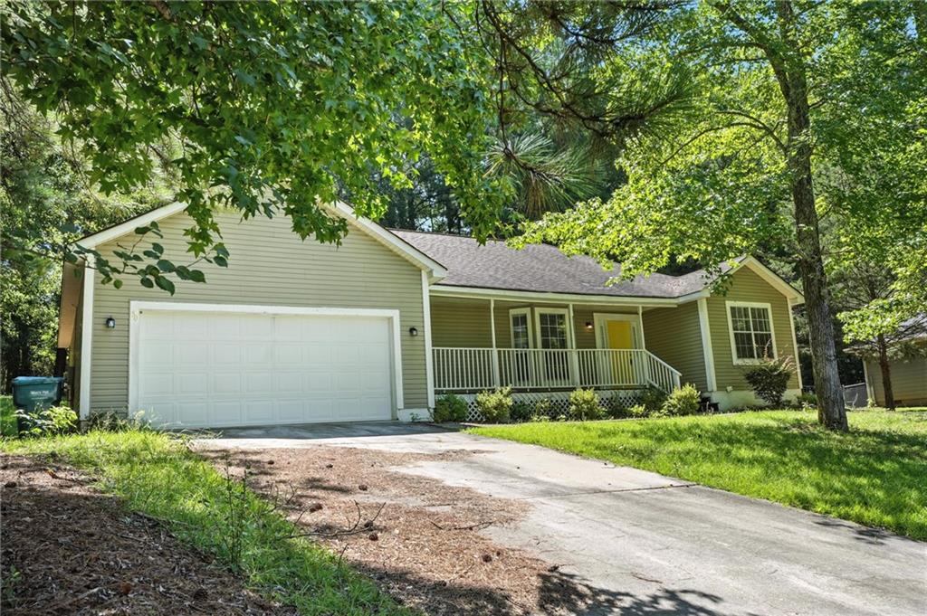 Welcome to 50 Riverside Ct, a beautifully updated 3-bedroom, 2-bathroom ranch in the well-established Olde Hampton Place community. This move-in-ready home boasts fresh paint throughout and is perfect for first-time buyers, downsizers, or anyone seeking a peaceful retreat with suburban charm.
Step onto the large rocking chair front porch, the perfect spot to enjoy morning coffee or unwind in the evening. Inside, you’ll find a spacious master suite, an inviting open-concept layout, and plenty of natural light. Out back, a generous deck offers the ideal space for entertaining guests or simply enjoying the tranquility of your private backyard. With no HOA, you have the freedom to make this home your own!
Nestled in Hampton, GA, Olde Hampton Place is a quiet, family-friendly neighborhood with easy access to top-rated schools, parks, and shopping—including Costco just minutes away. Enjoy the best of small-town charm while being conveniently close to Atlanta and the excitement of the Atlanta Motor Speedway.
This gem won’t last long—schedule your private showing today!