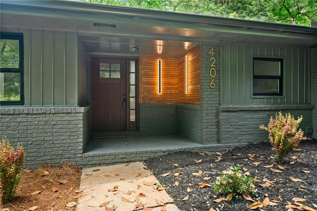 4206 Lake Laurel Drive, Smyrna, Georgia image 2