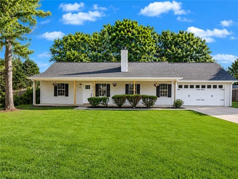 Homes For Sale - 930 Century Oak Drive<br/> Winder, GA 30680