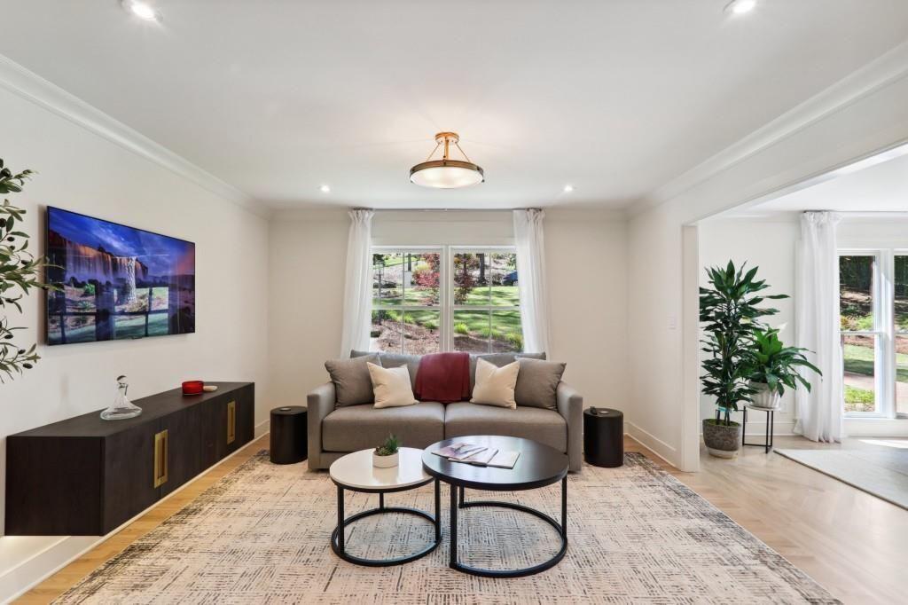 1007 Somerset Drive NW