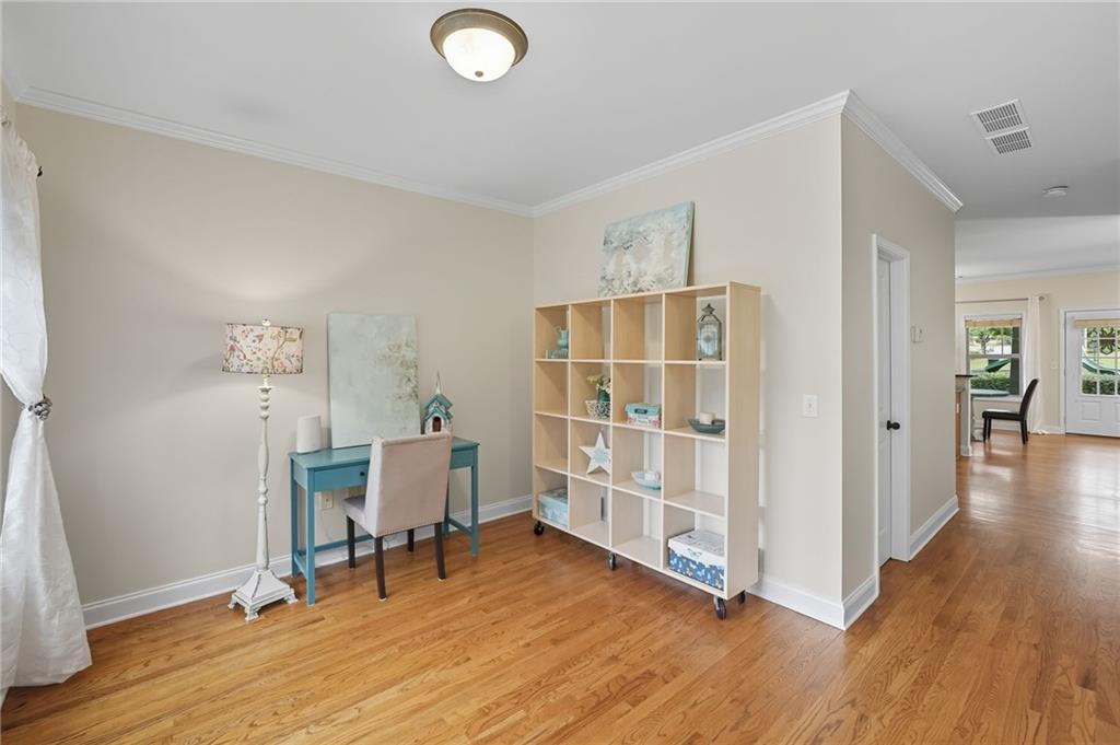 405 Royal Crescent Lane E