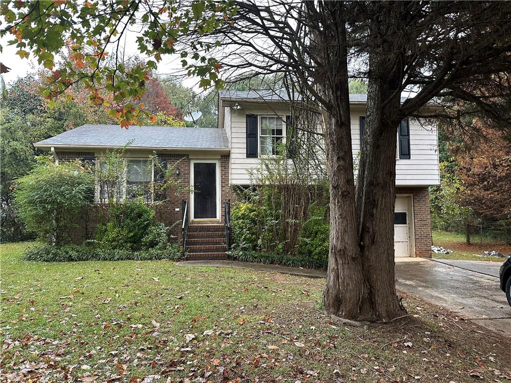 This is a great investment opportunity for fix & flip or long term rental. This split-level home is located in the convenient Belmont Farms subdivision. This 4-bedroom, 2-bathroom residence features a spacious layout with three bedrooms and two bathrooms on the upper level, and an additional bedroom in the finished basement. The home This home is needing a full rehab however has a great yard & its central location provides easy access to public transportation, schools, and amenities.