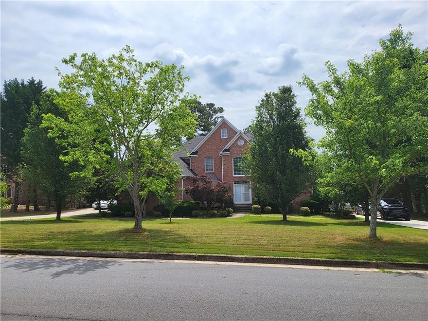Beautiful water front property. Sitting on 1.2 acres.  7 bedrooms 5 full bathrooms. 2 kitchens, game room, weight room, 2 driveways. You name it this house has it. So bring your family and all your toys to a great community with no HOA. Owner is a licensed real estate broker