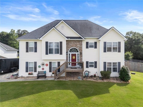 Homes For Sale - 233 Cambridge Drive<br/> Loganville, GA 30052