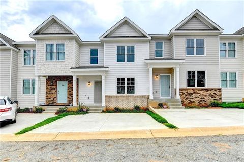 Townhouse For Rent - 2776 Laurel Ridge Circle<br/> East Point, GA 30022