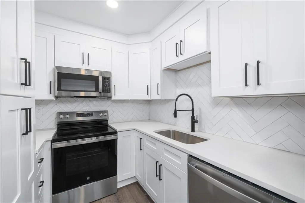 Atlanta, Georgia 30310, United States, 3 Bedrooms Bedrooms, ,2 BathroomsBathrooms,Residential,Active,144372