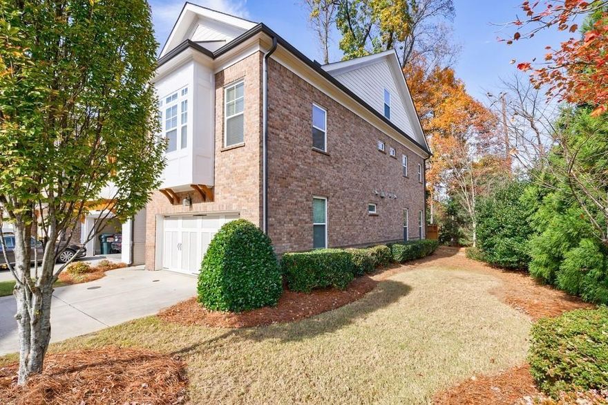 Luxurious modern END UNIT townhome in coveted Alpharetta/Johns Creek location! Gated community, excellent schools, great floor plan
with in-law/teen suite, fantastic location! This home has barely been lived in (the oven has never been used). Open floor plan, beautiful
hardwood floors, kitchen features quartz countertops, a large island and lots of cabinets. Three levels of living space. The fireside family
room is flanked by built-in bookcases and opens to a beautiful fenced patio with nature surrounding it. The primary suite upstairs is
oversized, and features a soaking tub, large shower and large closet. Two additional bedrooms and a full bath share the second level. The
third tloor features a huge bonus room and bath, which is perfect for a teeen/guest suite, media room, flex space. So much potential!
Terrific location - walk to shopping and dining. 10 minutes to Avalon, 15 minutes to Downtown Alpharetta! Welcome home to your new
carefree and convenient lifestyle.