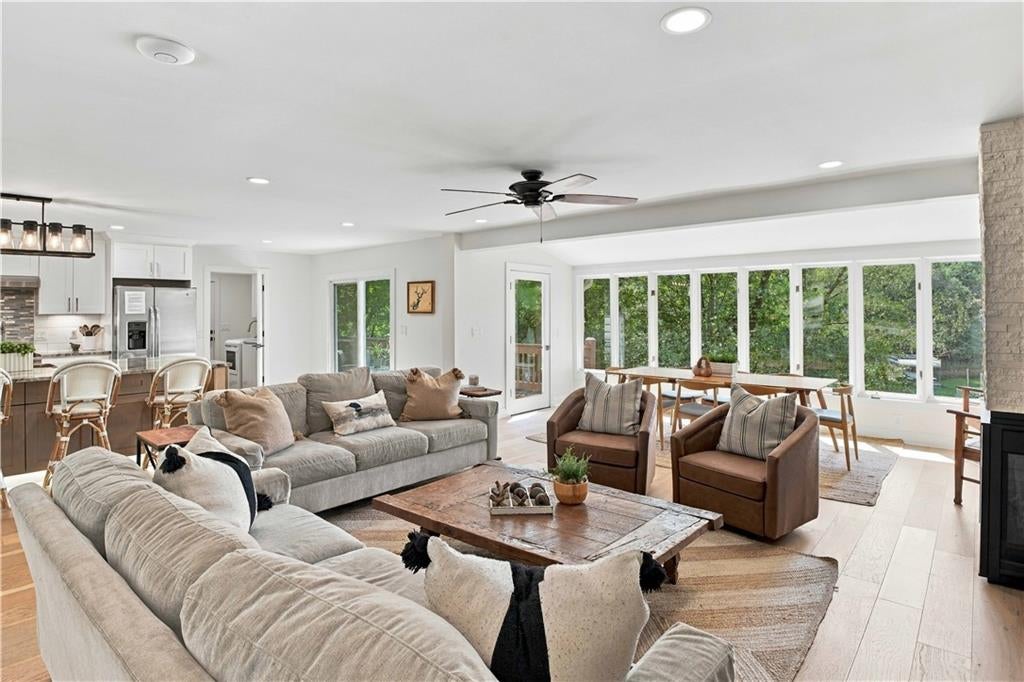 688 Harbor Cove