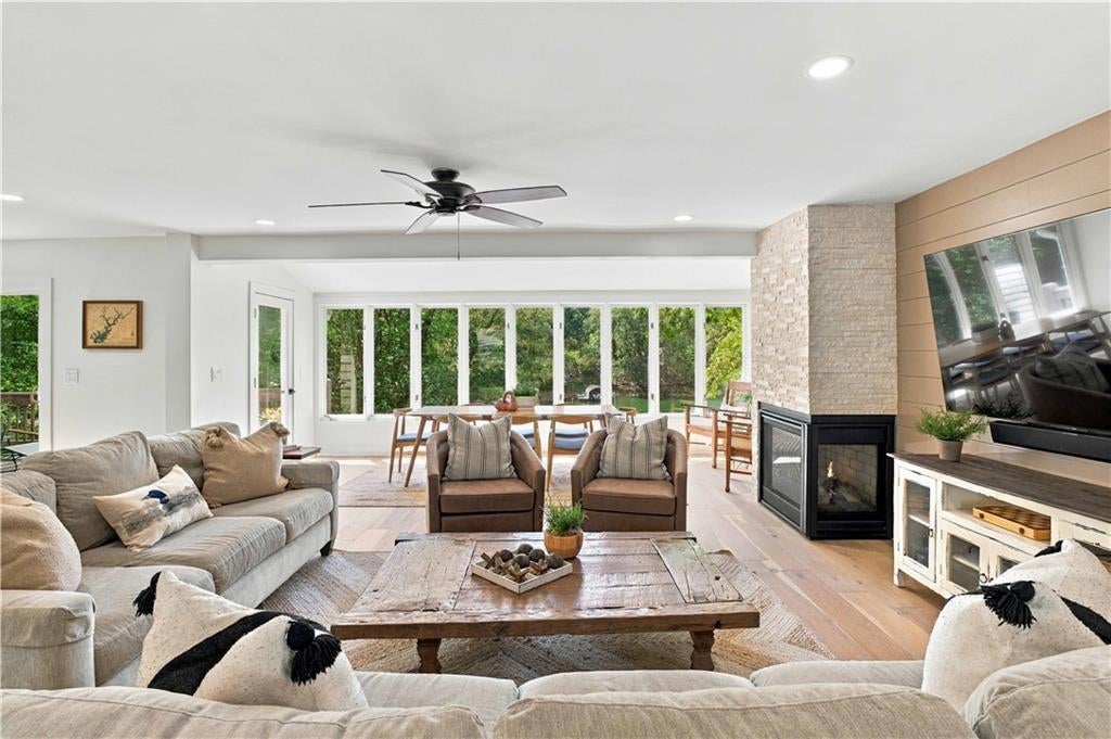 688 Harbor Cove