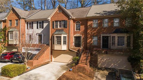 Townhouse For Sale - 2585 Salem Crossing<br/> Tucker, GA 30084