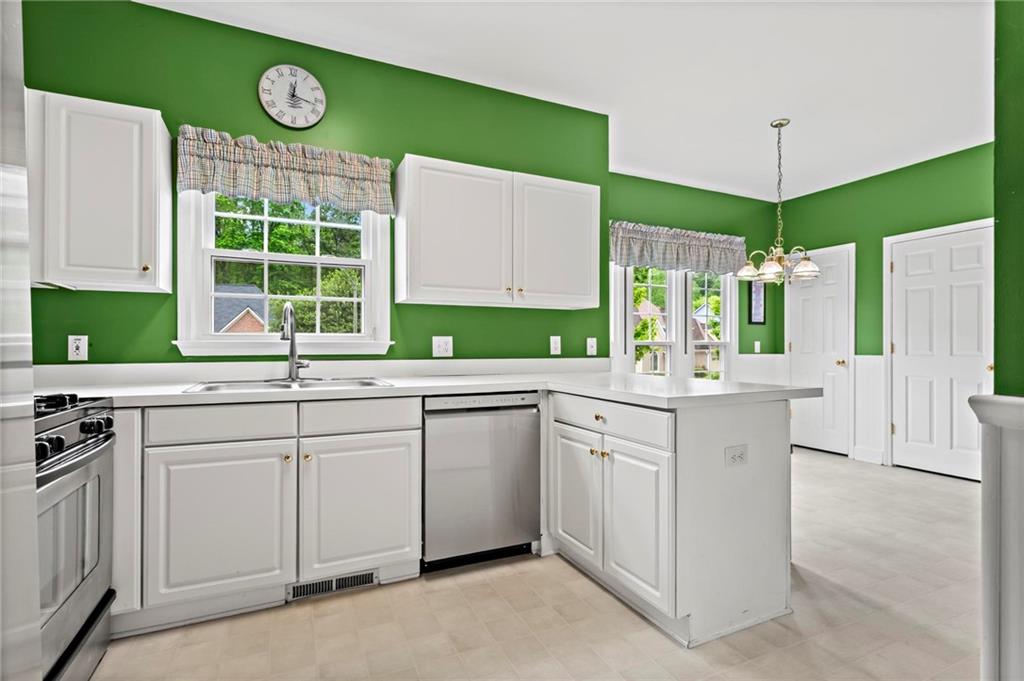 1145 Cool Springs Drive, Kennesaw, Georgia image 10