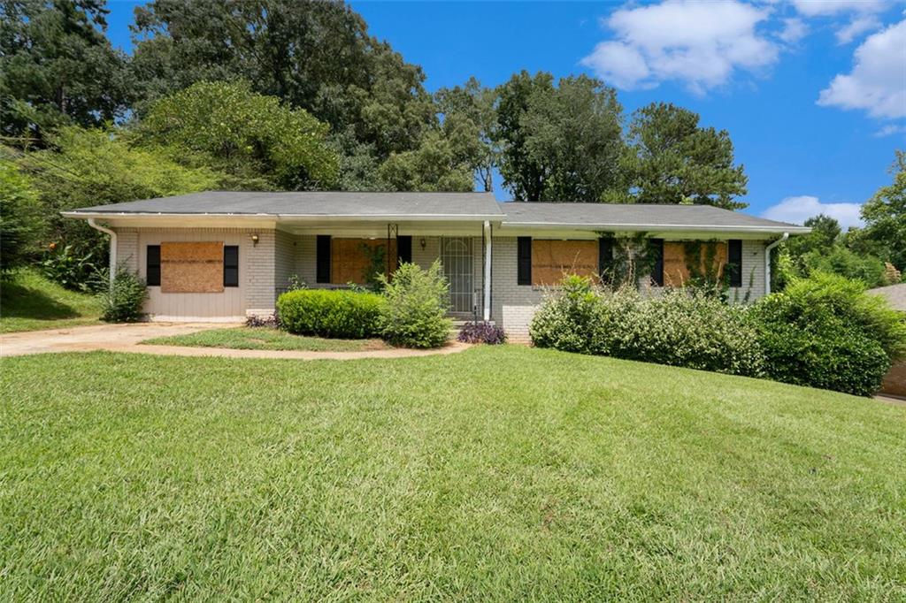 Move-in Ready 3-Bedroom, 2-Bathroom Ranch Just Minutes from Atlanta
Nestled in a quiet, tree-lined neighborhood, this updated ranch-style home offers both comfort and convenience. Located just a 5-minute walk to public transit and with easy access to I-20 and I-285, commuting is a breeze.
Inside, the kitchen features granite countertops and stainless steel appliances, perfect for everyday cooking and entertaining. Step out onto the back deck and enjoy the peaceful view of the spacious backyard—ideal for relaxing or hosting gatherings.
Don’t miss this opportunity—schedule your showing today!