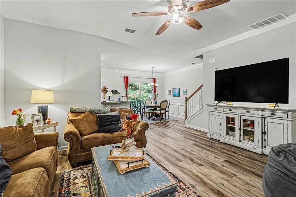 118 Spring Way Square