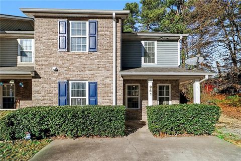 Townhouse For Sale - 941 Windwood Court<br/> Atlanta, GA 30349