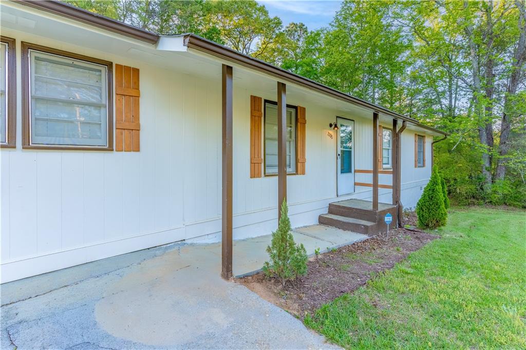 2290 Pinetree Lane NE