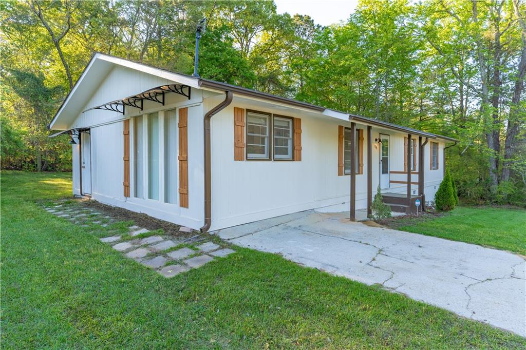 2290 Pinetree Lane NE