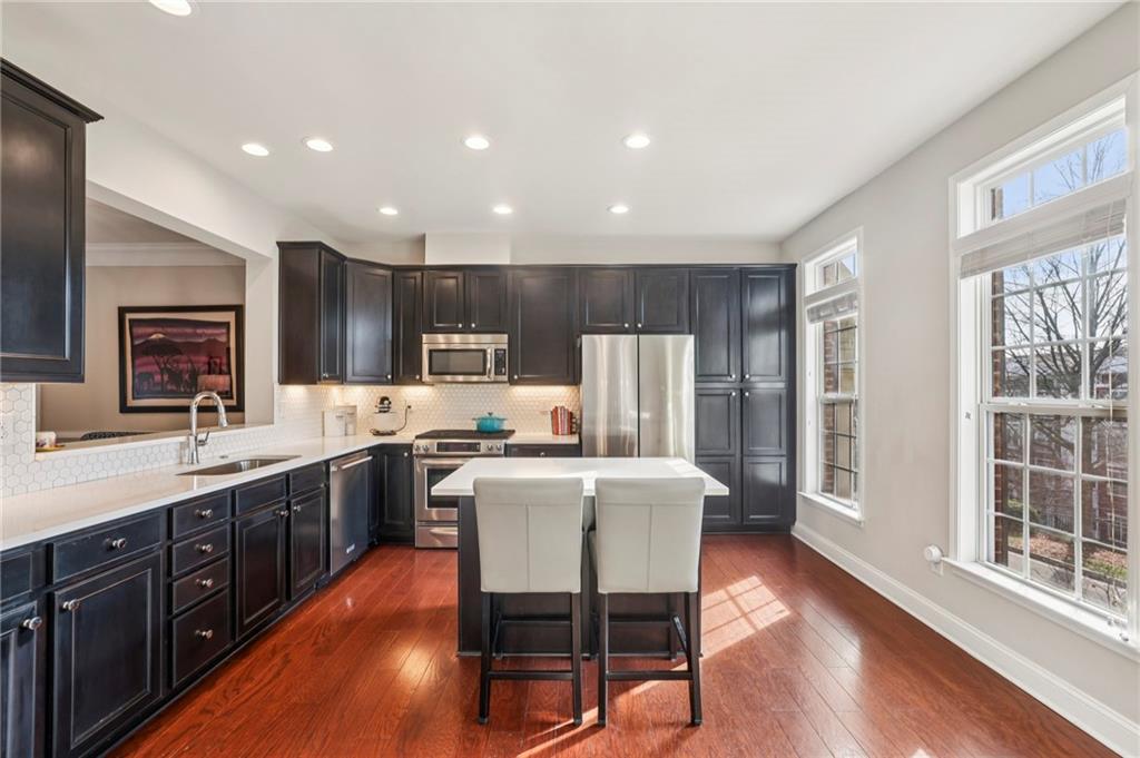 356 Ardmore Court NW